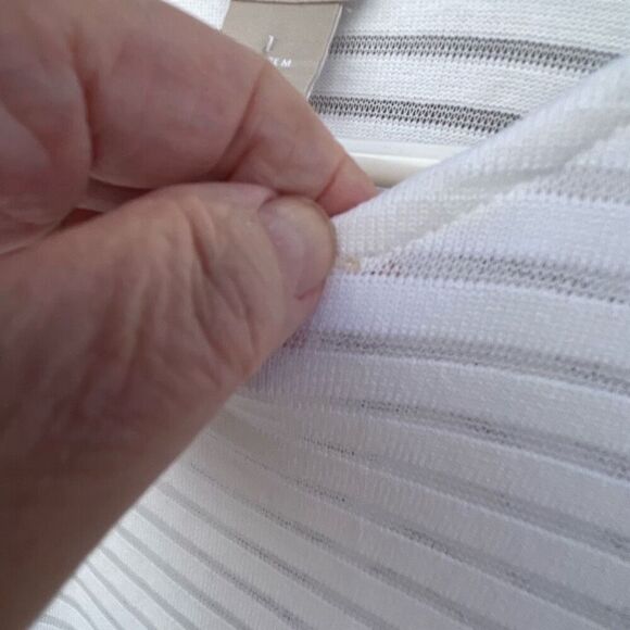 Chico’s shadow strip size Medium white tie front top - Picture 4 of 8